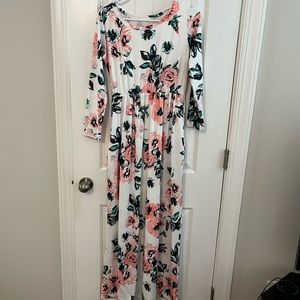 3/4 sleeve floral dress. Never worn!